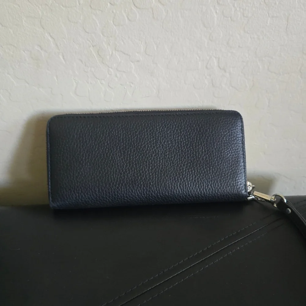 Michael Kors Jet Set Travel Large Peddled Leather Wrislet Wallet Black
